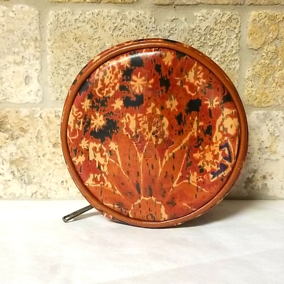 Patricia Nash Handbags - 💝 Patricia Nash Diamante Round Case